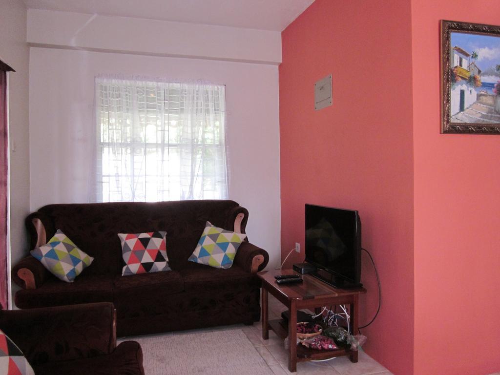 Buttercup Cottage Apartments Arnos Vale Exterior photo
